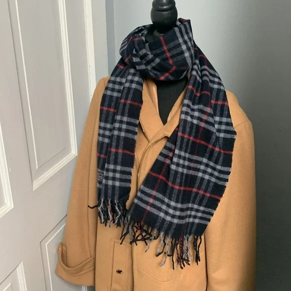 Authentic Burberrys (vintage) black plaid scarf - Picture 6 of 17